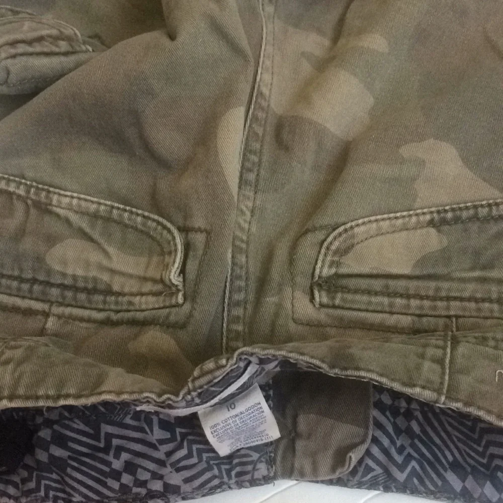 FINAL MARKDOWN Boys camo cargo shorts 10